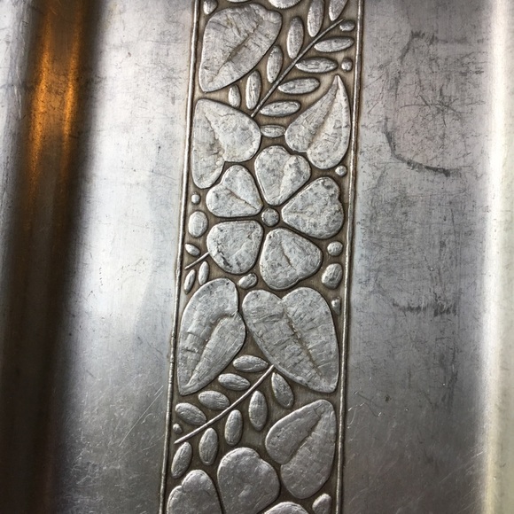 Arthur Armour Hammered aluminum floral tray, tidbits, entry tray or purse tray - Picture 10 of 16